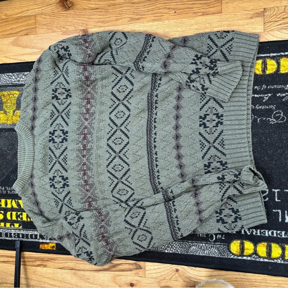 Men’s sweater